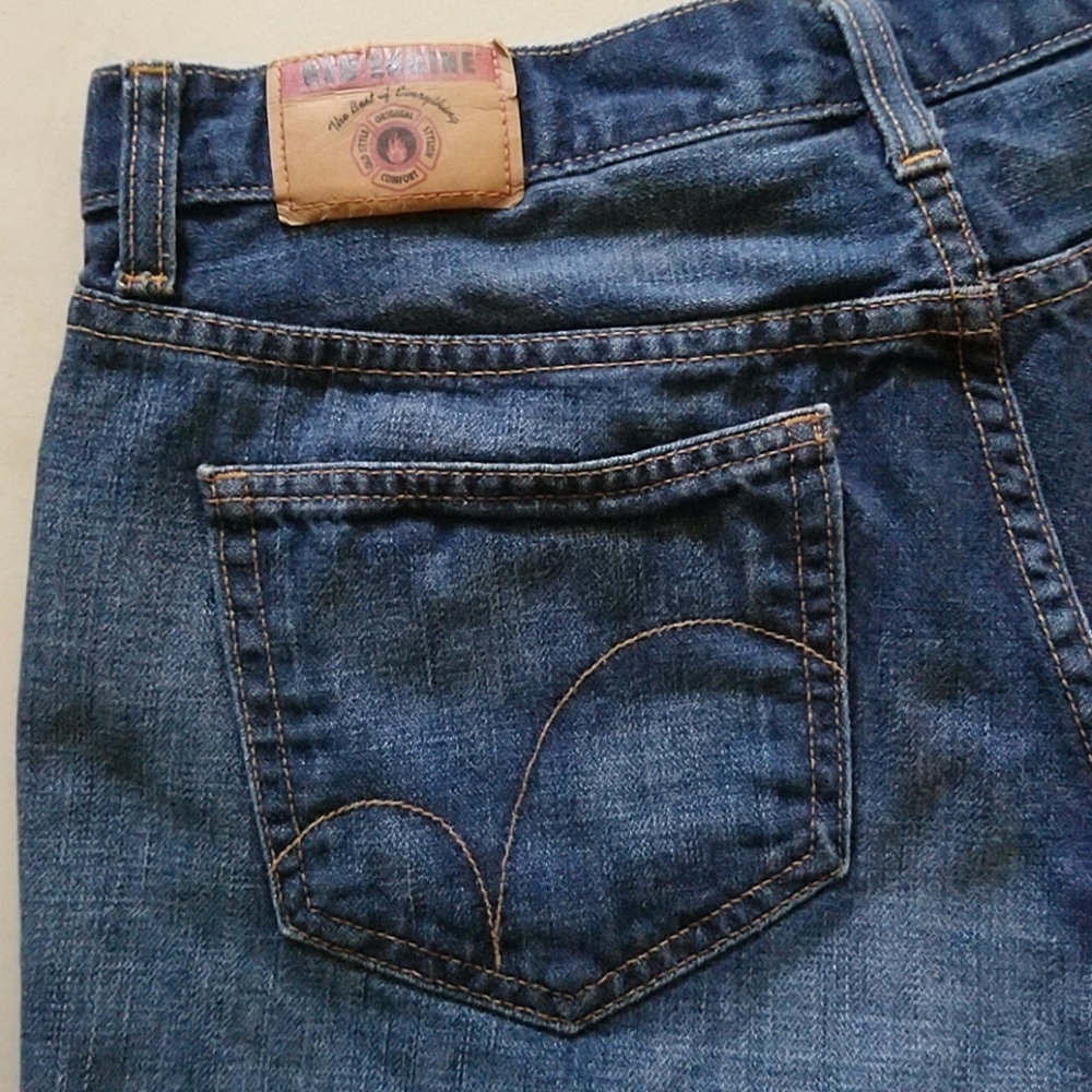 Red Engine Jean Shorts - Picture 11 of 15